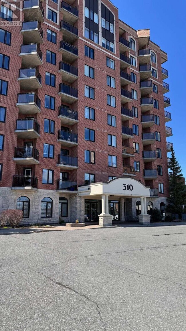310-310 Central Park Dr in Ottawa, ON - Building Photo - Building Photo