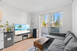 6000 McKay Ave in Burnaby, BC - Building Photo