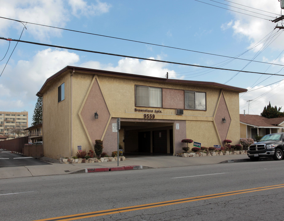 Brownstone Apartments in Bellflower, CA - Building Photo