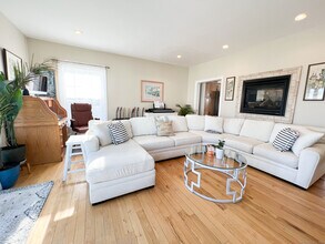 712 E Broadway in Milford, CT - Building Photo - Building Photo