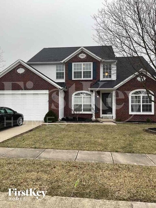 8085 Lawrence Woods Blvd in Indianapolis, IN - Building Photo