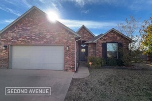 1032 NW 191st St in Edmond, OK - Building Photo