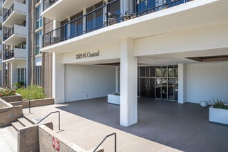 Regency House in Phoenix, AZ - Foto de edificio - Building Photo