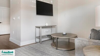 1000 Forestview Dr in Oakwood, GA - Foto de edificio - Building Photo