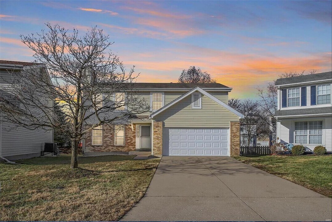 2309 Barrett Pl Ct in Ballwin, MO - Building Photo
