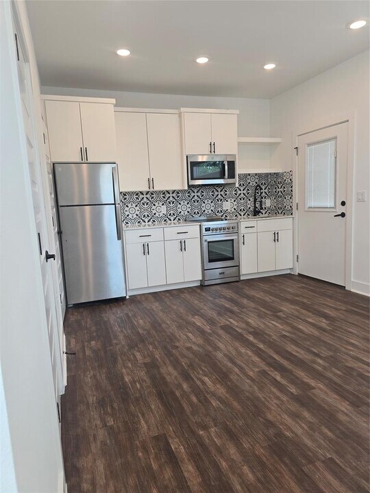 7601 Carver Ave in Austin, TX - Building Photo