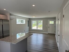 7 Goodwin St, Unit 1 in Springvale, ME - Building Photo - Building Photo