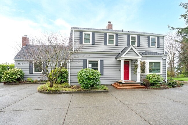 property at 4930 Harbor View Dr NE
