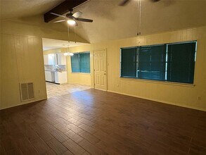 118 Honeysuckle St in Lake Jackson, TX - Building Photo - Building Photo