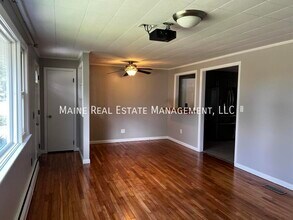 287 Old County Rd in Hampden, ME - Foto de edificio - Building Photo