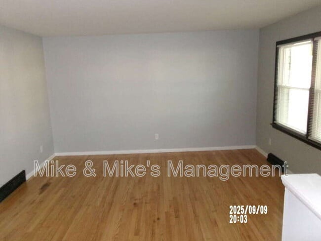 6400 N 73rd St in Milwaukee, WI - Building Photo - Building Photo