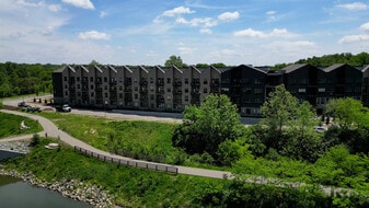 South Bank at Quarry Trails in Columbus, OH - Building Photo