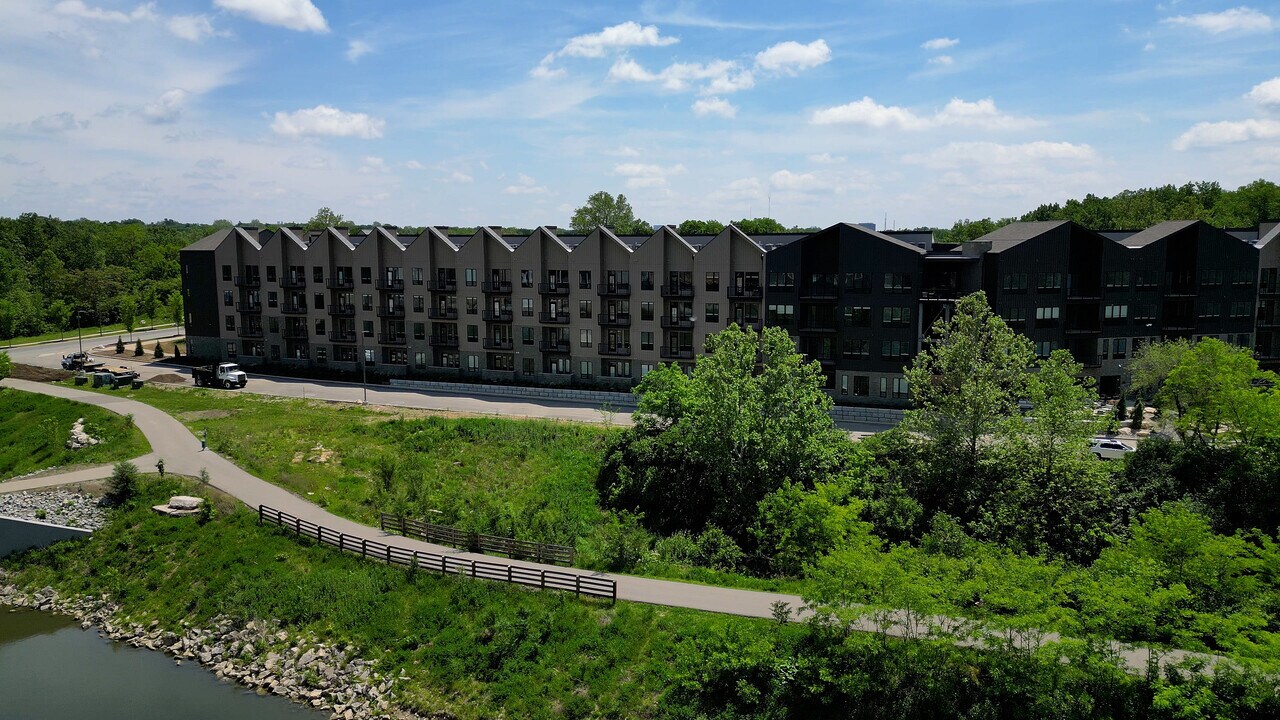 South Bank at Quarry Trails in Columbus, OH - Foto de edificio