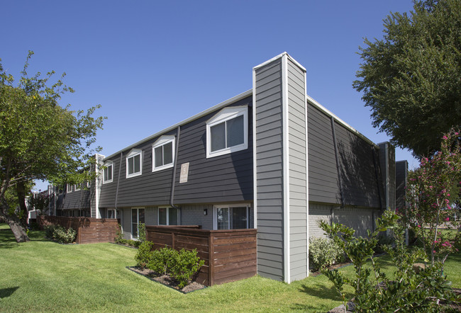 Amber Vista Apartments in Plano, TX - Building Photo - Building Photo