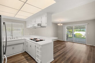 205 E Old Mill Rd in Corona, CA - Foto de edificio - Building Photo