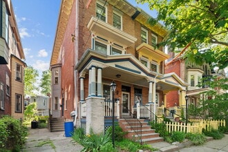 812 S Saint Bernard St, Unit B in Philadelphia, PA - Foto de edificio - Building Photo