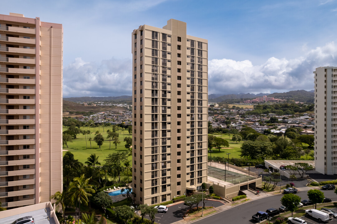 Country Club Vista in Honolulu, HI - Building Photo