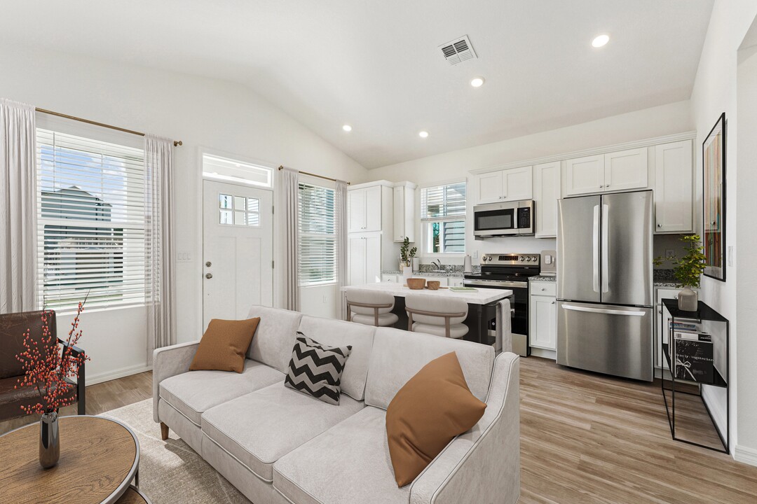 Oak Isle Cottages in Gainesville, FL - Building Photo