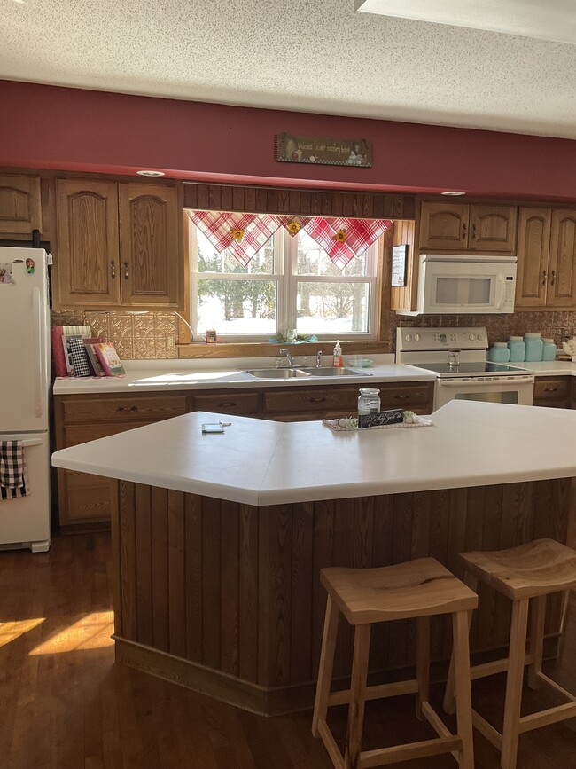 16518 County Line Rd in Thorp, WI - Building Photo - Building Photo