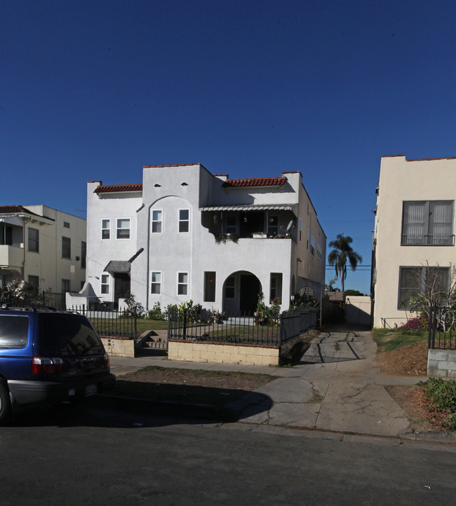 1153 N New Hampshire Ave in Los Angeles, CA - Building Photo - Building Photo