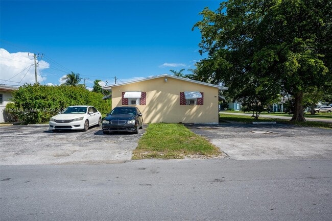 821 SW 7th Ave in Hallandale Beach, FL - Building Photo - Building Photo