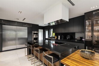 63 SW 31st Rd in Miami, FL - Foto de edificio - Building Photo