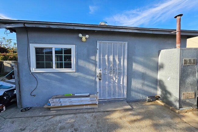 19759 Roscoe Blvd in Winnetka, CA - Building Photo - Building Photo