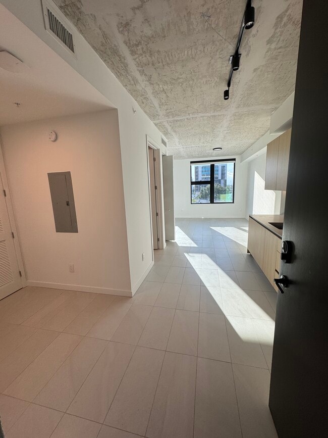 264 NW 31st St, Unit S in Miami, FL - Building Photo - Building Photo