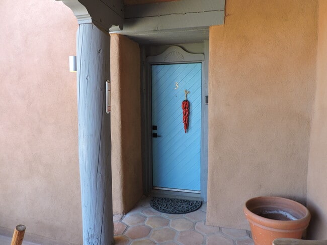 307 Valverde St, Unit #3 in Taos, NM - Building Photo - Building Photo