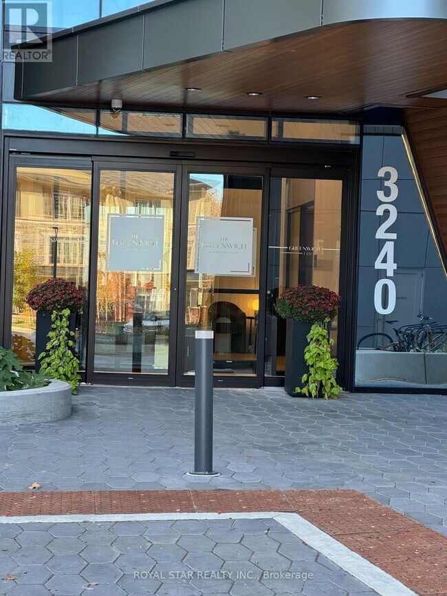 3240 William Coltson Ave in Oakville, ON - Building Photo - Building Photo