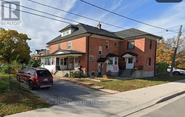 323-323 Queenston St