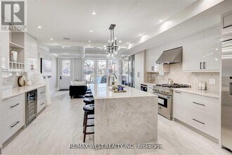 94 Lake Crescent in Toronto, ON - Building Photo - Building Photo