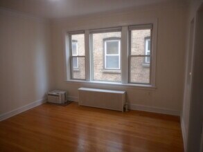 5319 W Giddings St, Unit One in Chicago, IL - Foto de edificio - Building Photo