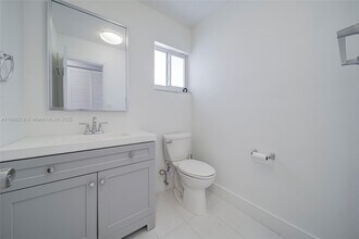621 SW 99th Pl in Miami, FL - Building Photo - Building Photo