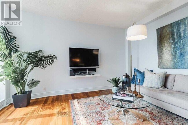 500-5500 Queens Quay W in Toronto, ON - Building Photo - Building Photo