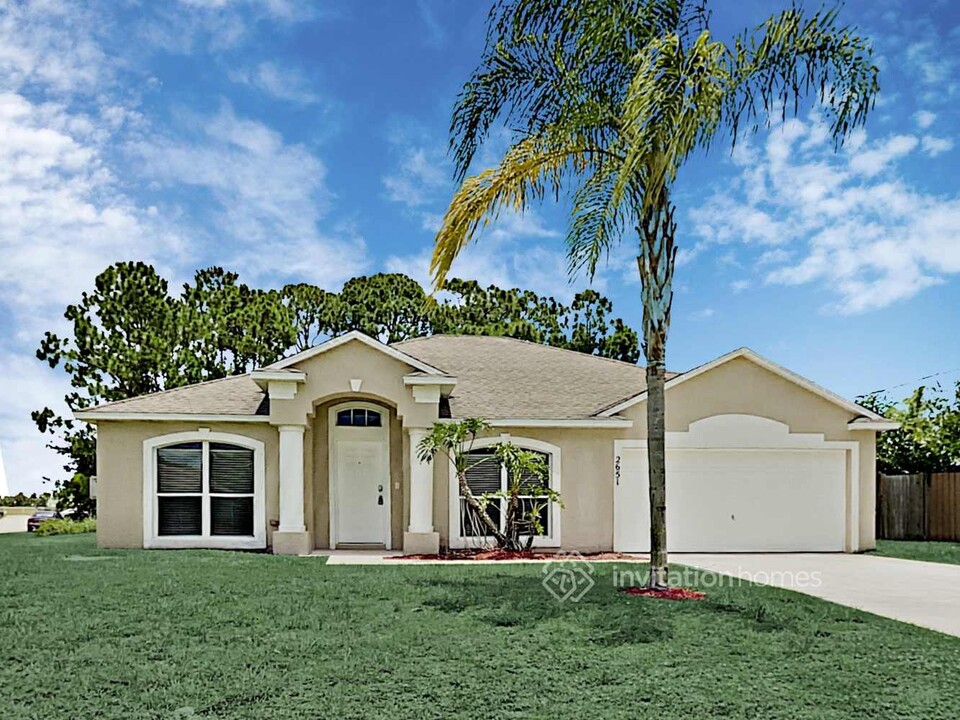 2651 SW Fairgreen Rd in Port St. Lucie, FL - Building Photo