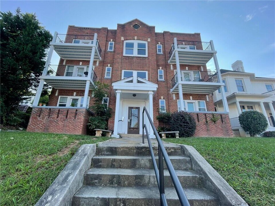 373 Moreland Ave NE in Atlanta, GA - Building Photo