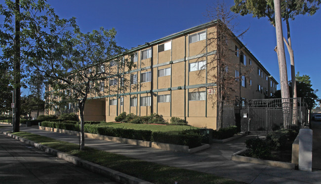 Casa Griffin Apartments in Los Angeles, CA - Building Photo - Building Photo