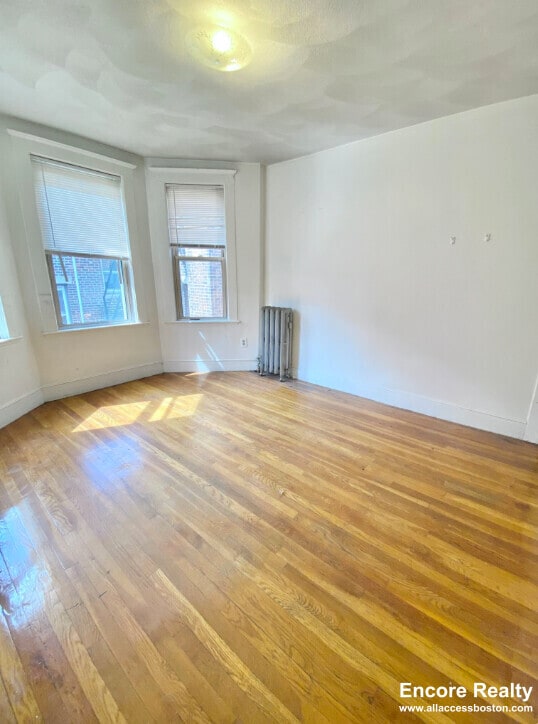 11 Scottfield Rd in Boston, MA - Foto de edificio - Building Photo