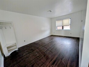 209-28 Hillside Ave., Unit 2nd Fl in Queens, NY - Building Photo - Building Photo