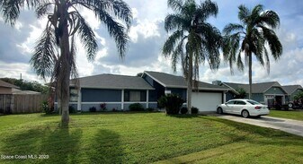662 Castaways St NE in Palm Bay, FL - Building Photo