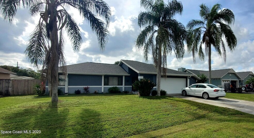 662 Castaways St NE in Palm Bay, FL - Building Photo