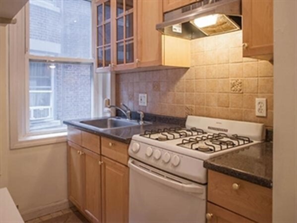 5 Braemore Rd, Unit 9 in Boston, MA - Foto de edificio - Building Photo