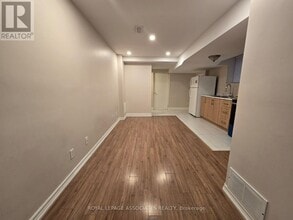72 Starhill Crescent in Brampton, ON - Building Photo - Building Photo