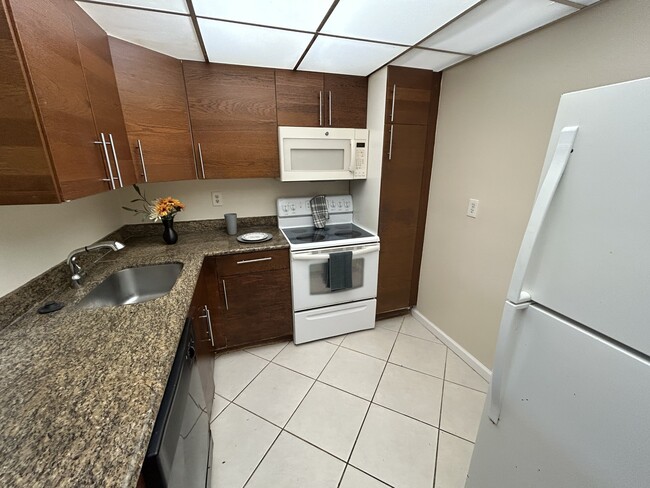 4354 NW 9th Ave in Pompano Beach, FL - Building Photo - Building Photo