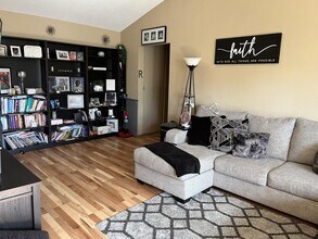 805 Smetana Rd in Hopkins, MN - Building Photo - Building Photo