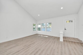 2911 Meadowgrass Ln in Houston, TX - Building Photo - Building Photo