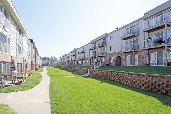 The 1001 Apartments in Omaha, NE - Building Photo - Building Photo