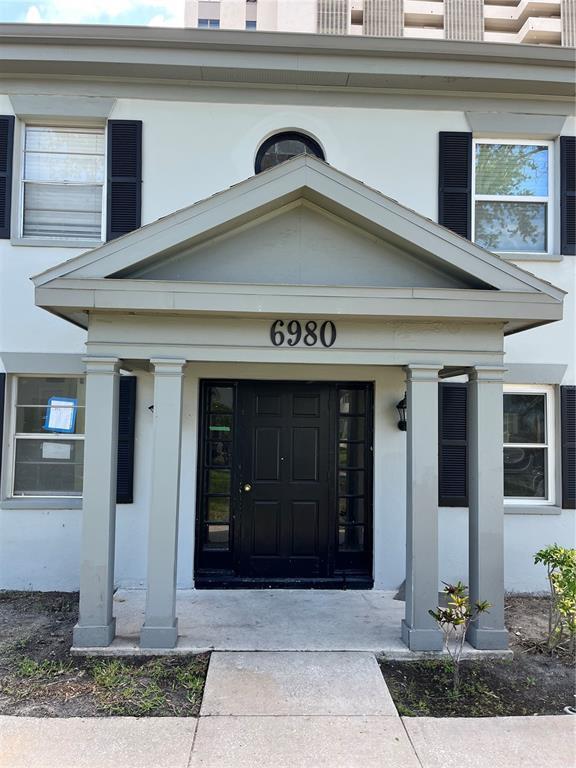 property at 6980 Avenue Des Palais