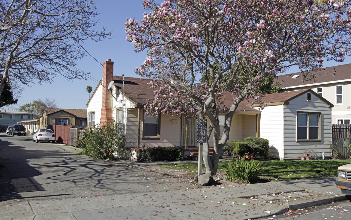 20467-20477 Royal Ave in San Lorenzo, CA - Building Photo